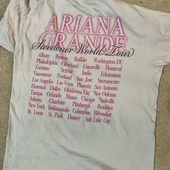 Ariana Grande concert tee - Picture 2 of 3